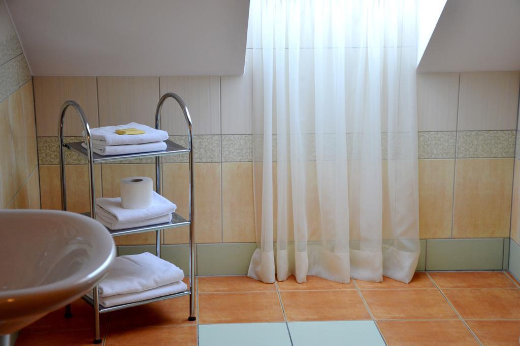 Hotel Nowodworski 莱格尼察 客房 照片