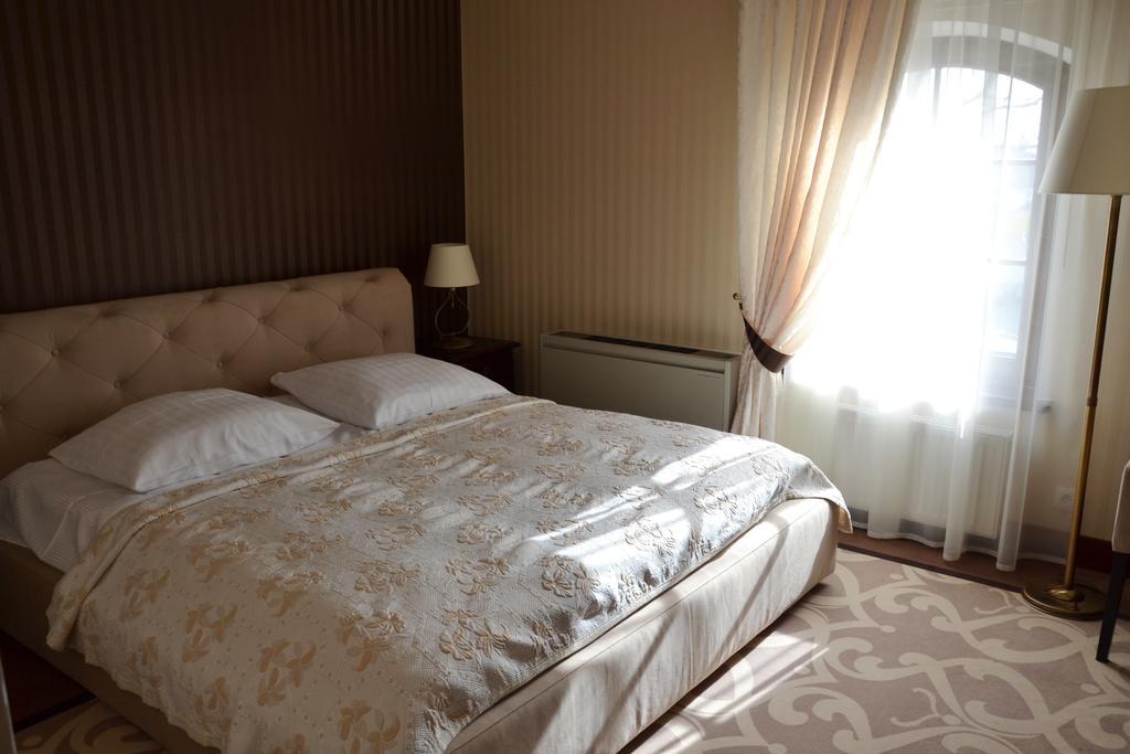 Hotel Nowodworski 莱格尼察 外观 照片