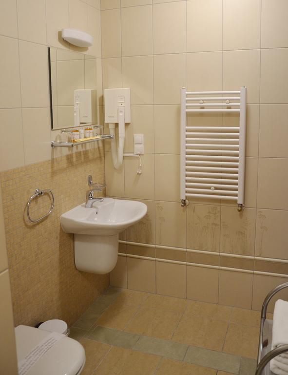 Hotel Nowodworski 莱格尼察 外观 照片