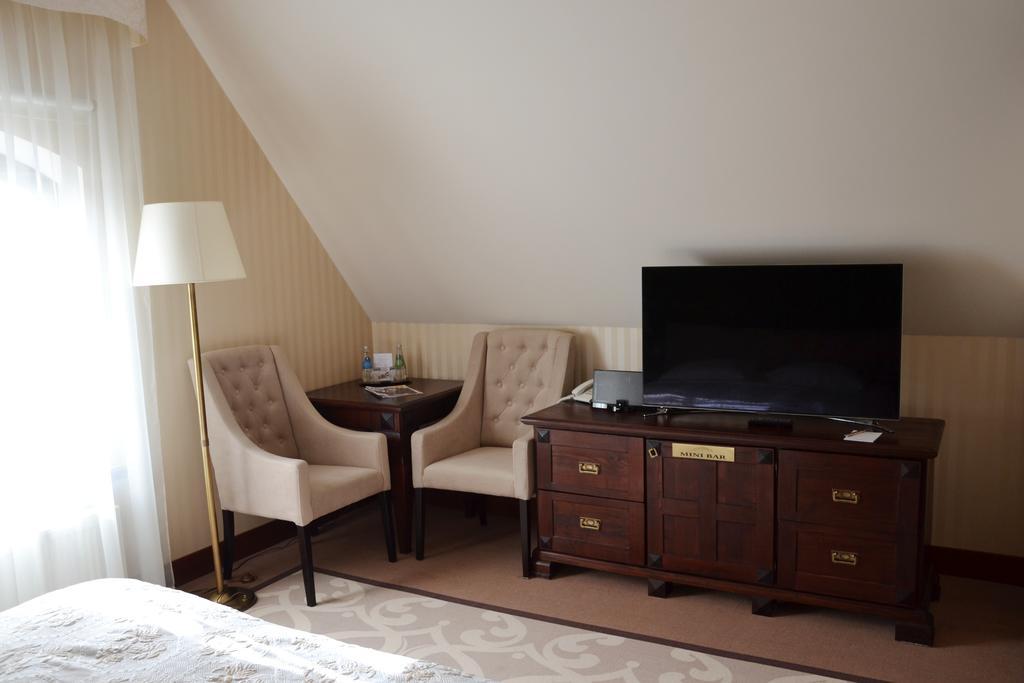 Hotel Nowodworski 莱格尼察 外观 照片