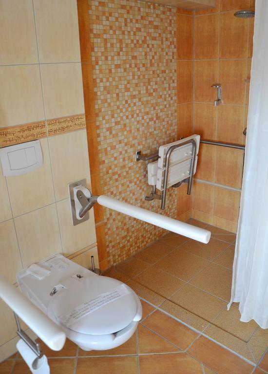 Hotel Nowodworski 莱格尼察 外观 照片