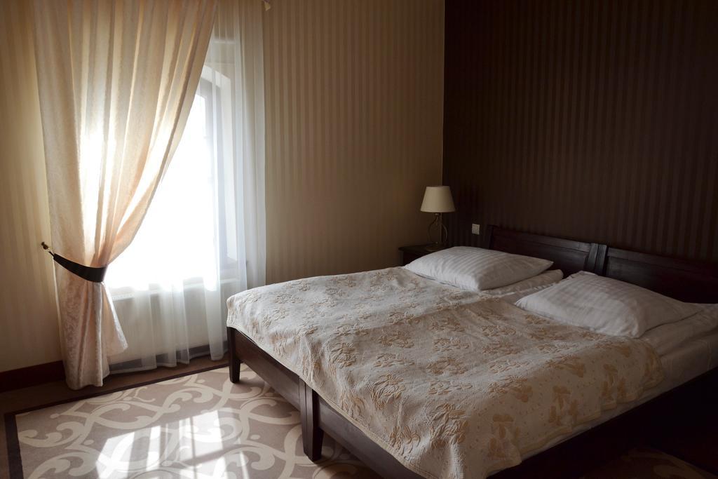 Hotel Nowodworski 莱格尼察 外观 照片