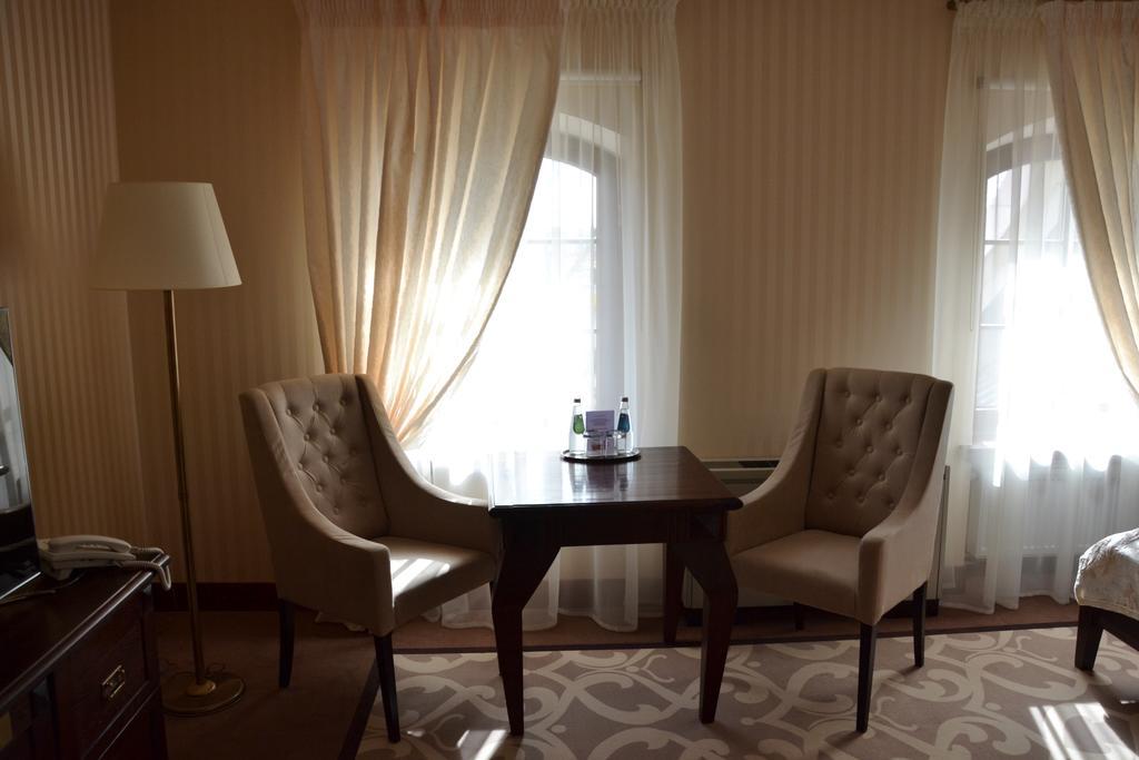 Hotel Nowodworski 莱格尼察 外观 照片