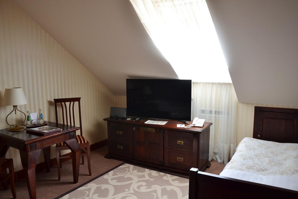 Hotel Nowodworski 莱格尼察 外观 照片